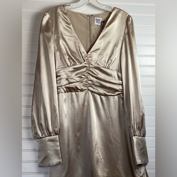 Princess Polly NWT Deliah Champagne Satin Long Sleeve Mini Dress Size 8 - Picture 2 of 9